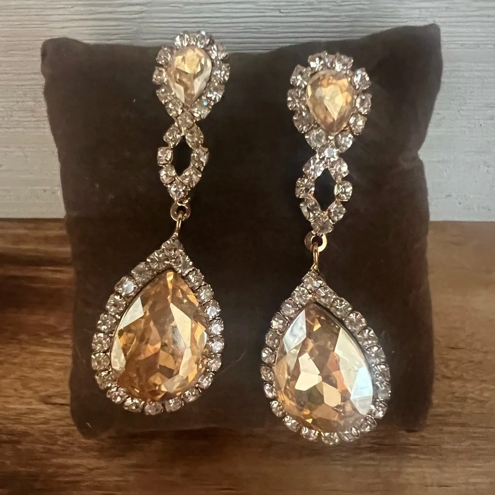 Long Drop Yellow Stone with Rhinestones Costume Jewlery ~ Great condition - Picture 1 of 10